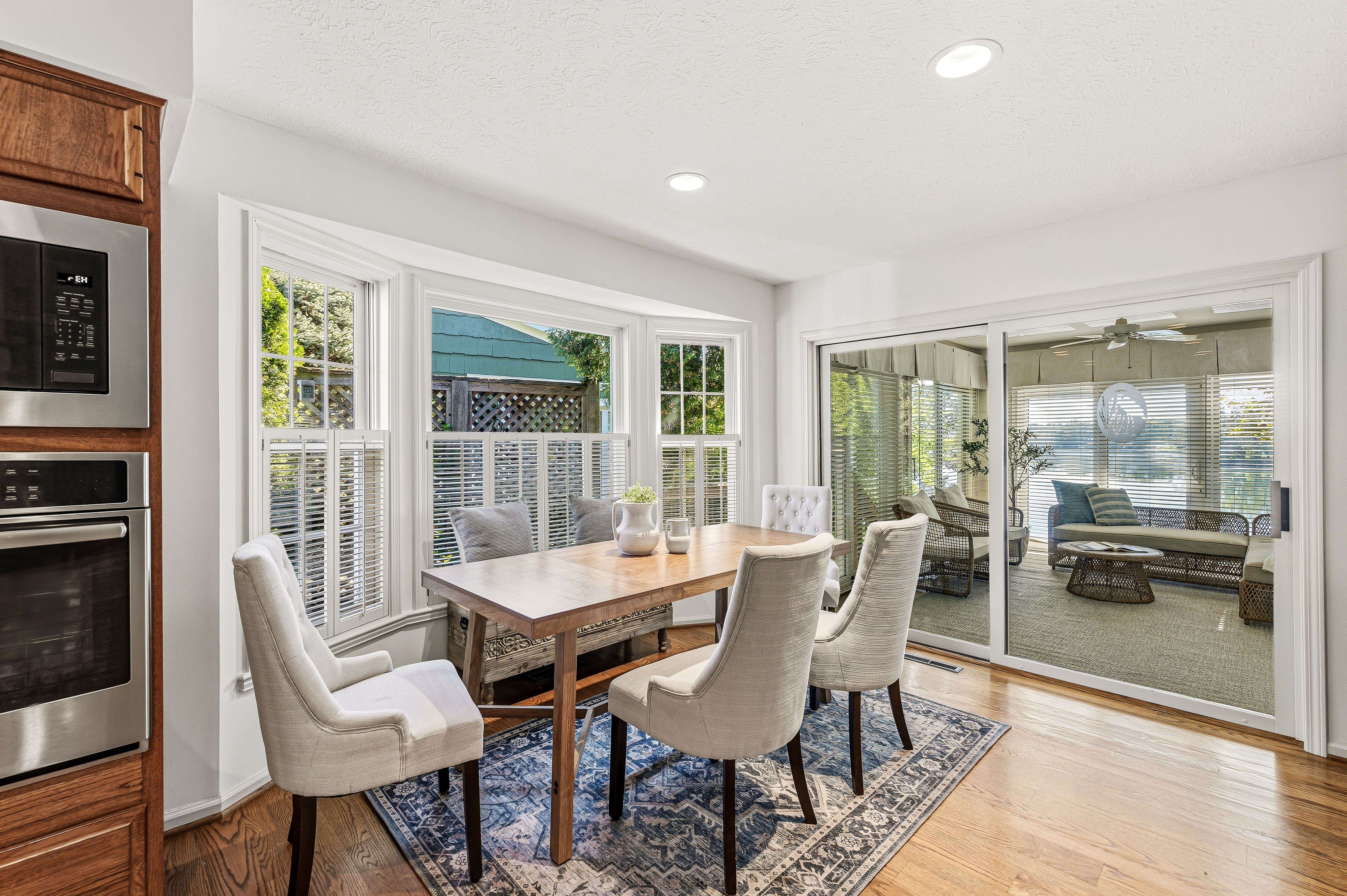  Beautifully Maintained Waterfront Home with Breathtaking Views - 物件實景