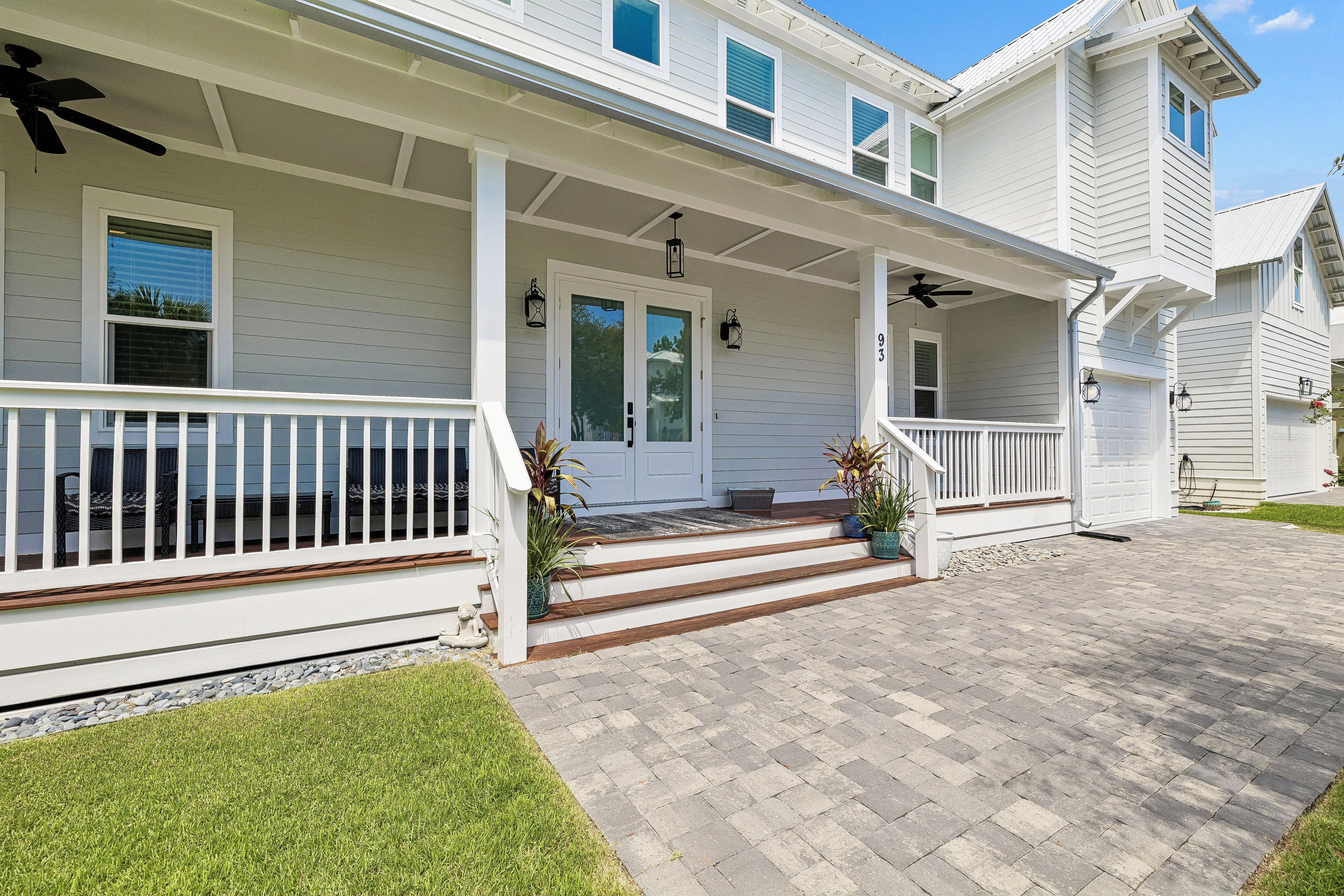  Spacious Newer-Build Home With Wraparound Porch On Gated Community Corner Lot - 物件實景