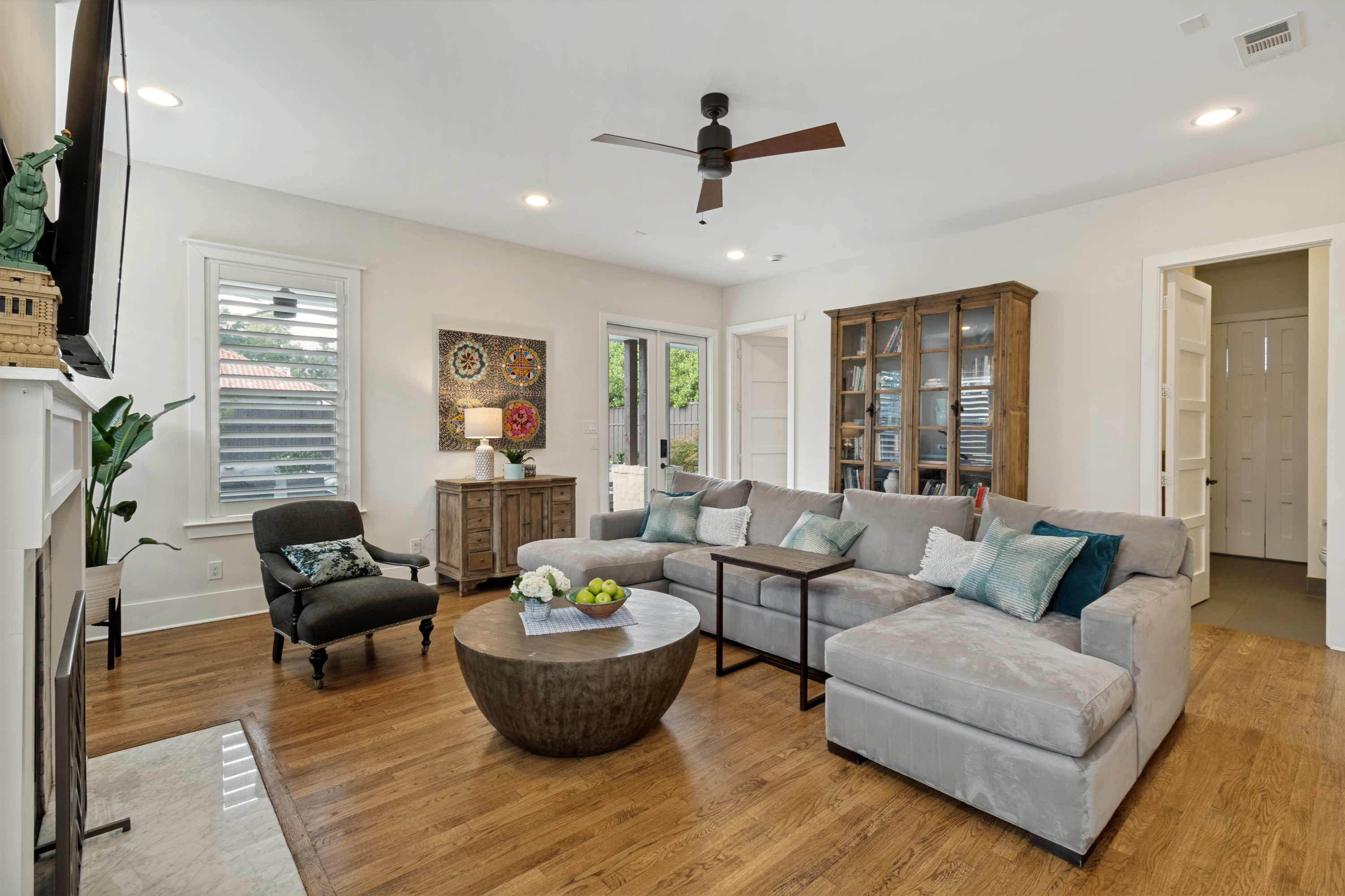  Stylishly Refreshed Craftsman in the Heart of Vickery Place - 物件實景