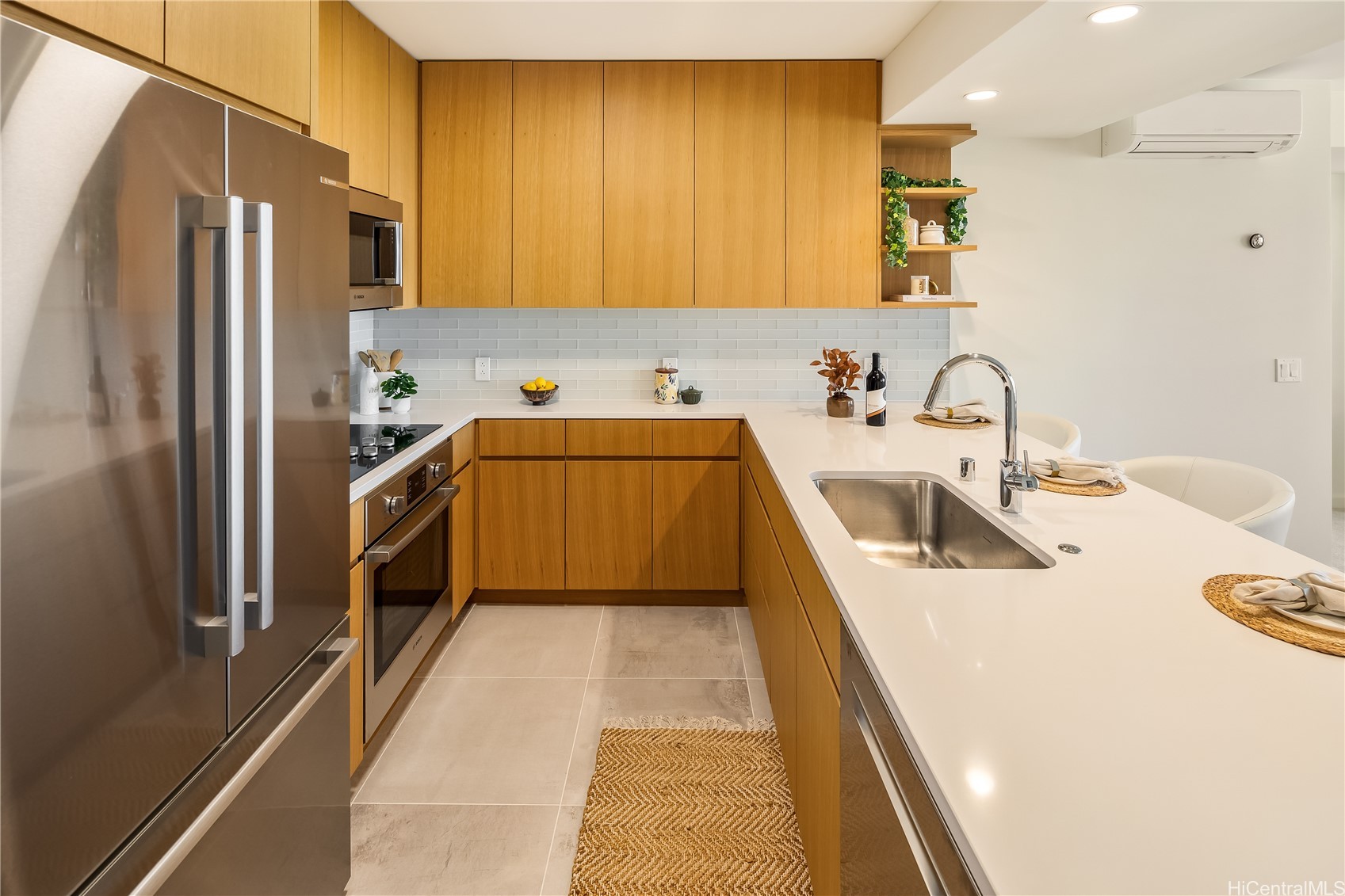 Honolulu, Hawaii, 96814, United States, 2 Bedrooms Bedrooms, ,2 BathroomsBathrooms,Residential,For Sale,1999613