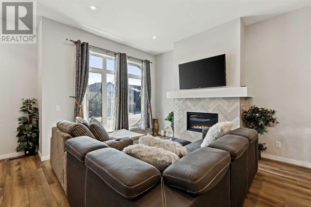 CALGARY, Alberta, T3M 2Z6, CA, 3 Bedrooms Bedrooms, ,2 BathroomsBathrooms,Residential,For Sale,1867473