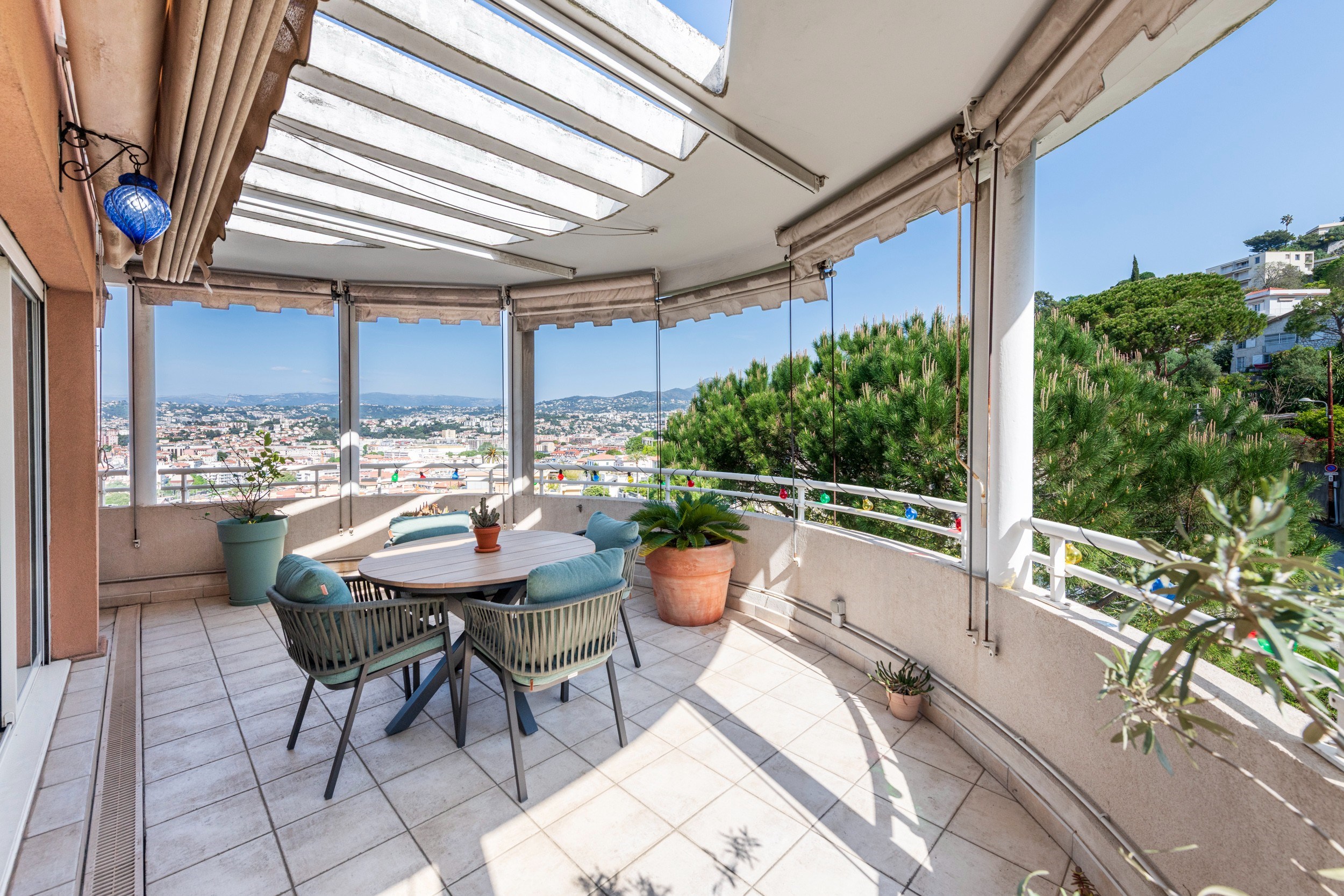  Nice Mont Boron top floor apartment with wraparound terrace and sea glimpse, Fr… - 物件實景