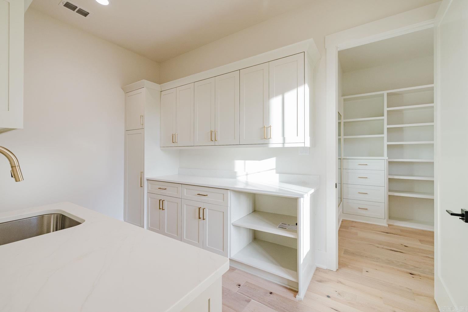 Benton, Arkansas, 72019, United States, 4 Bedrooms Bedrooms, ,4 BathroomsBathrooms,Residential,For Sale,2005771