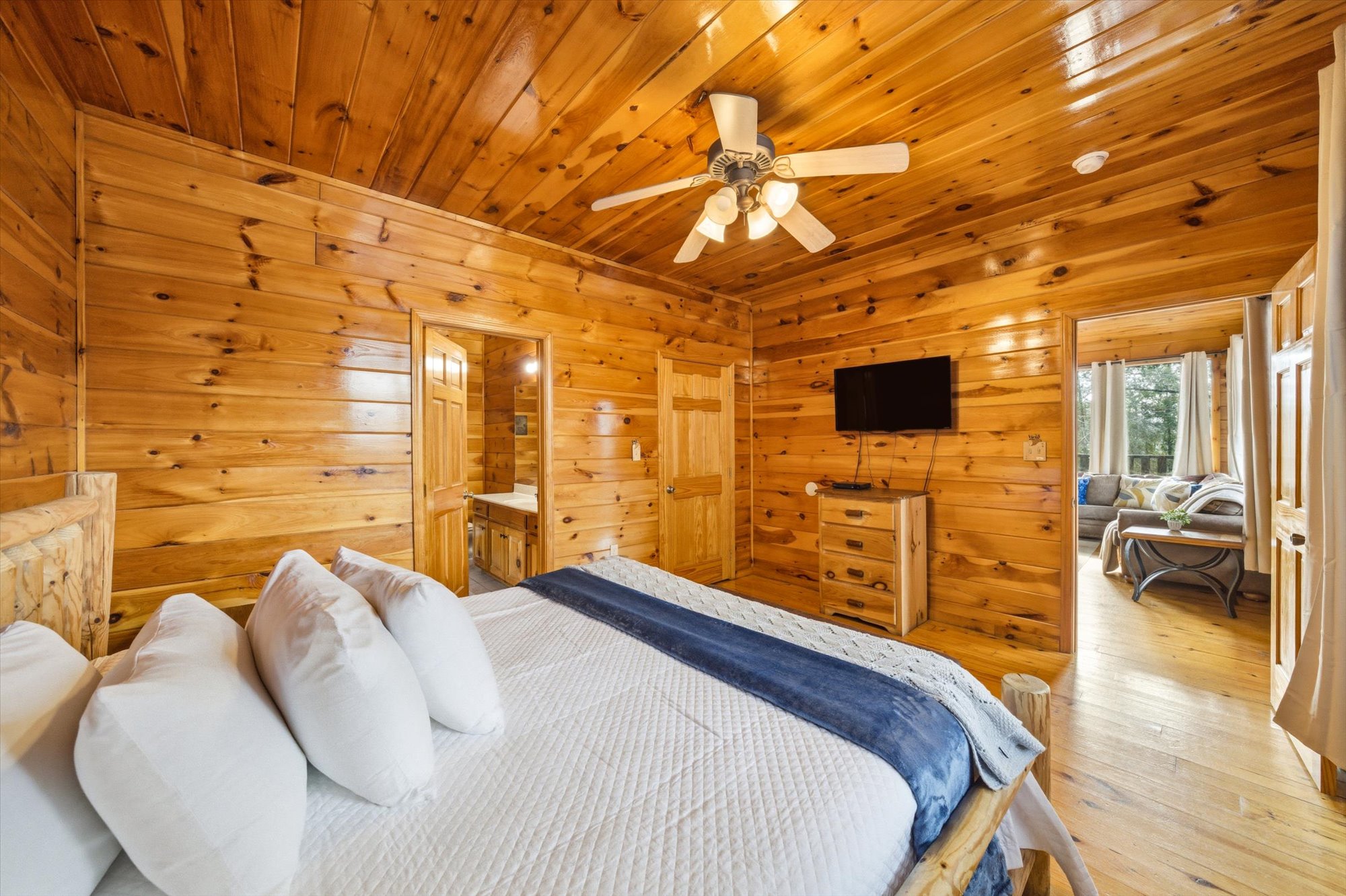 Sevierville, Tennessee, 37876-3406, United States, 3 Bedrooms Bedrooms, ,5 BathroomsBathrooms,Residential,For Sale,2049447