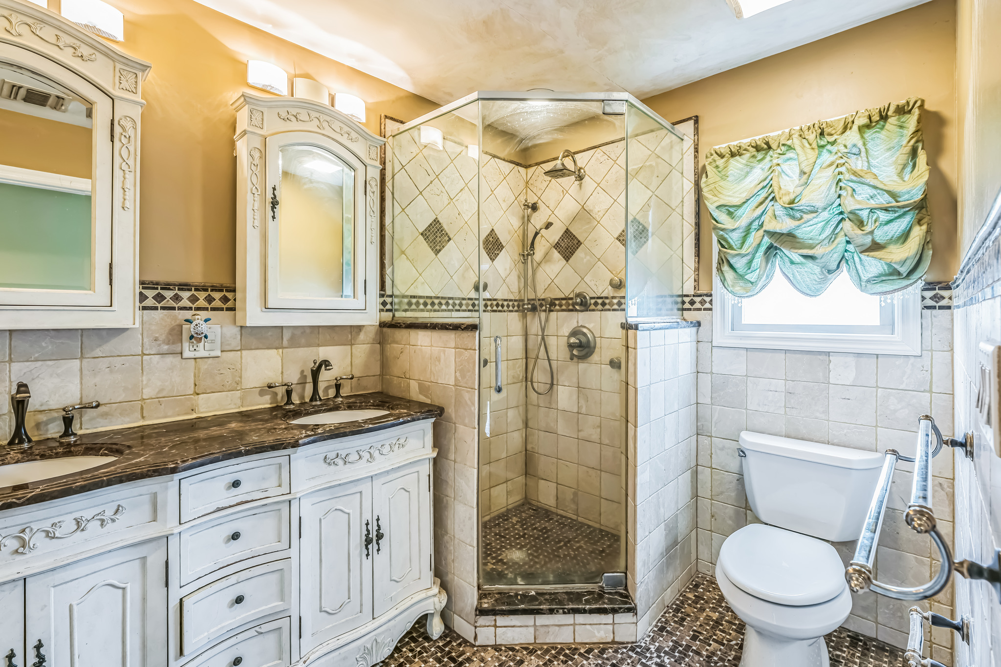 Elmwood Park, New Jersey, 07407, United States, 4 Bedrooms Bedrooms, ,3 BathroomsBathrooms,Residential,For Sale,1921760