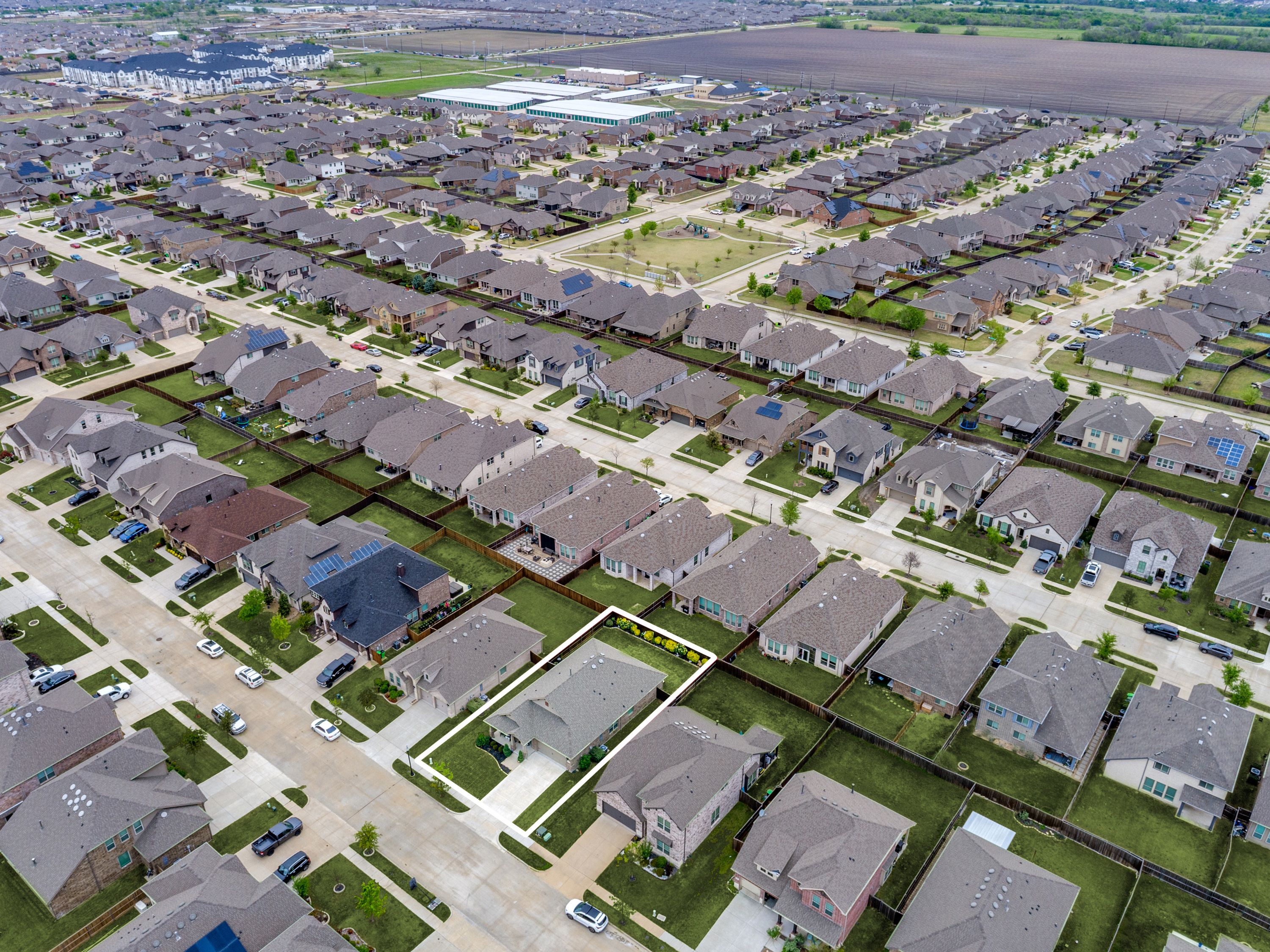  2800 Lakeside Drive - 物件實景