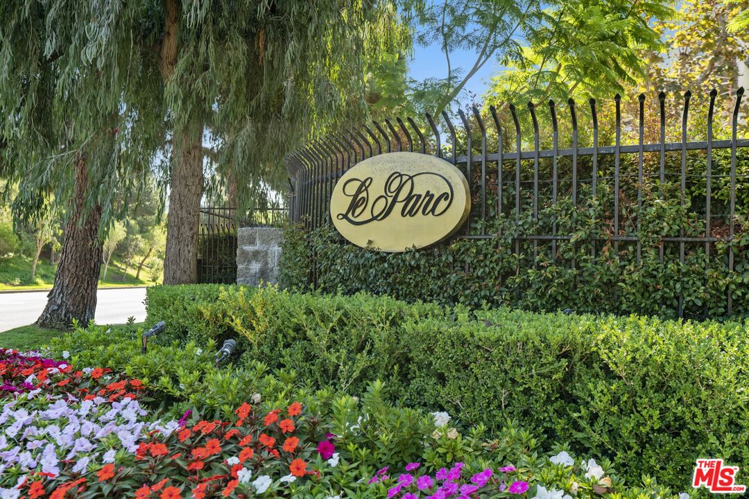 Los Angeles, California, 90067, United States, 2 Bedrooms Bedrooms, ,3 BathroomsBathrooms,Residential,For Sale,1901982