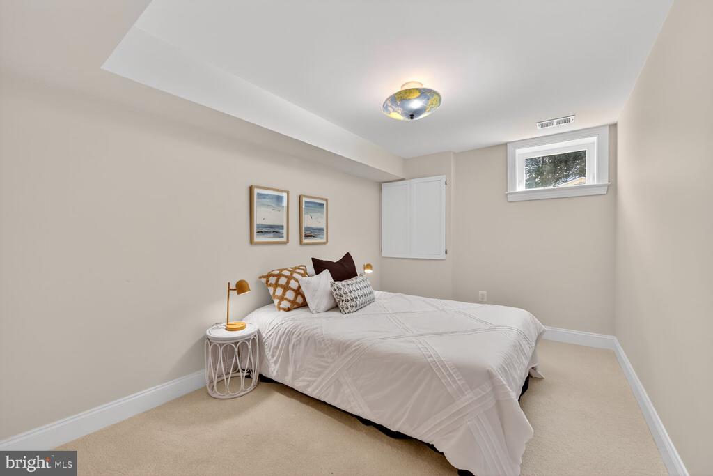 Arlington, Virginia, 22213, United States, 5 Bedrooms Bedrooms, ,5 BathroomsBathrooms,Residential,For Sale,1982488