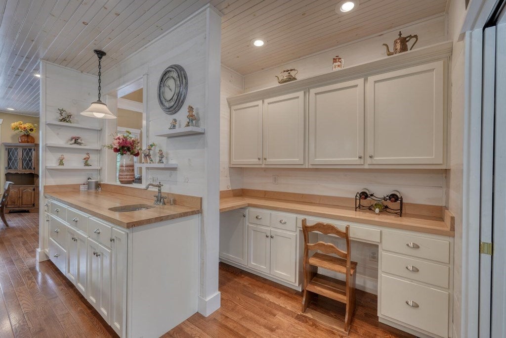 Blairsville, Georgia, 30512, United States, 5 Bedrooms Bedrooms, ,6 BathroomsBathrooms,Residential,For Sale,1901332