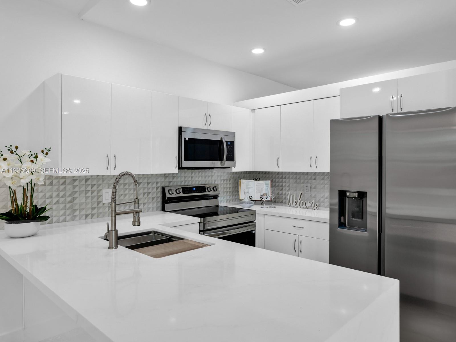 Pembroke Pines, Florida, 33029, United States, 3 Bedrooms Bedrooms, ,2 BathroomsBathrooms,Residential,For Sale,2006378