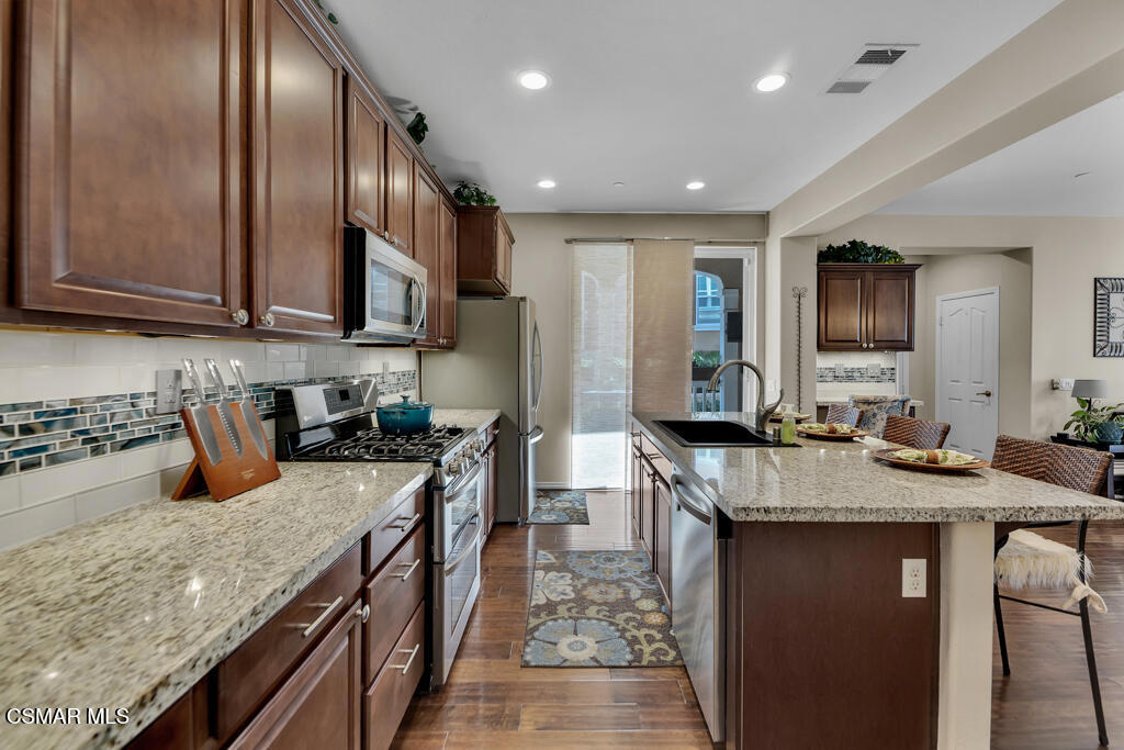 Valencia, California, 91354, United States, 4 Bedrooms Bedrooms, ,3 BathroomsBathrooms,Residential,For Sale,1914107