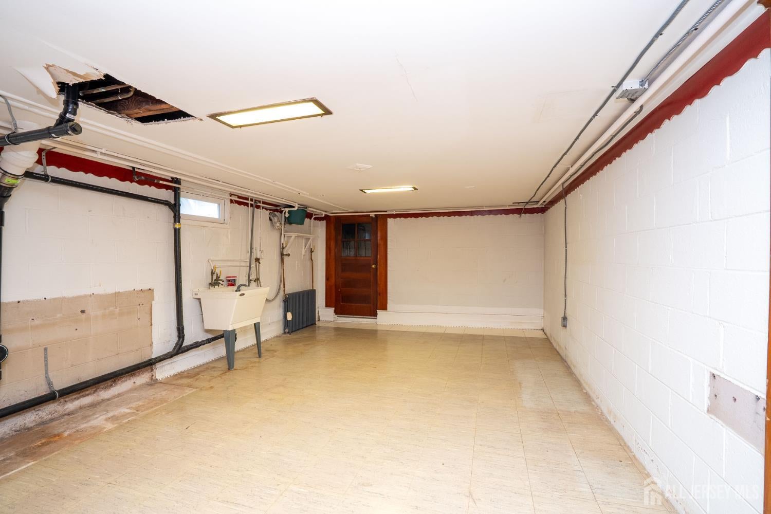 New Brunswick, New Jersey, 08901, United States, 3 Bedrooms Bedrooms, ,2 BathroomsBathrooms,Residential,For Sale,1992583