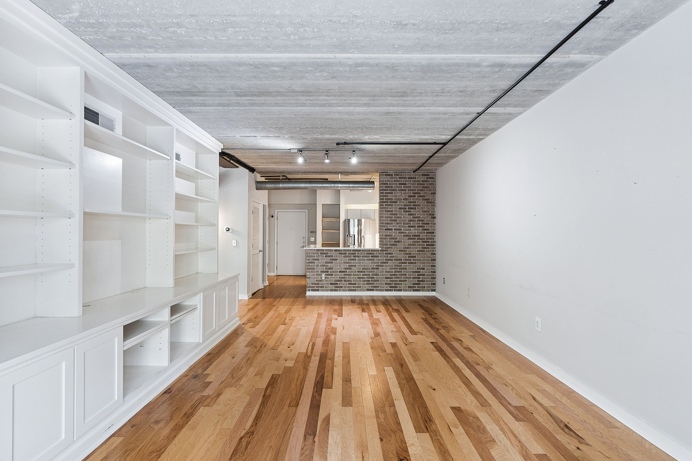  Spacious Heart-of-Midtown Condo - 物件實景