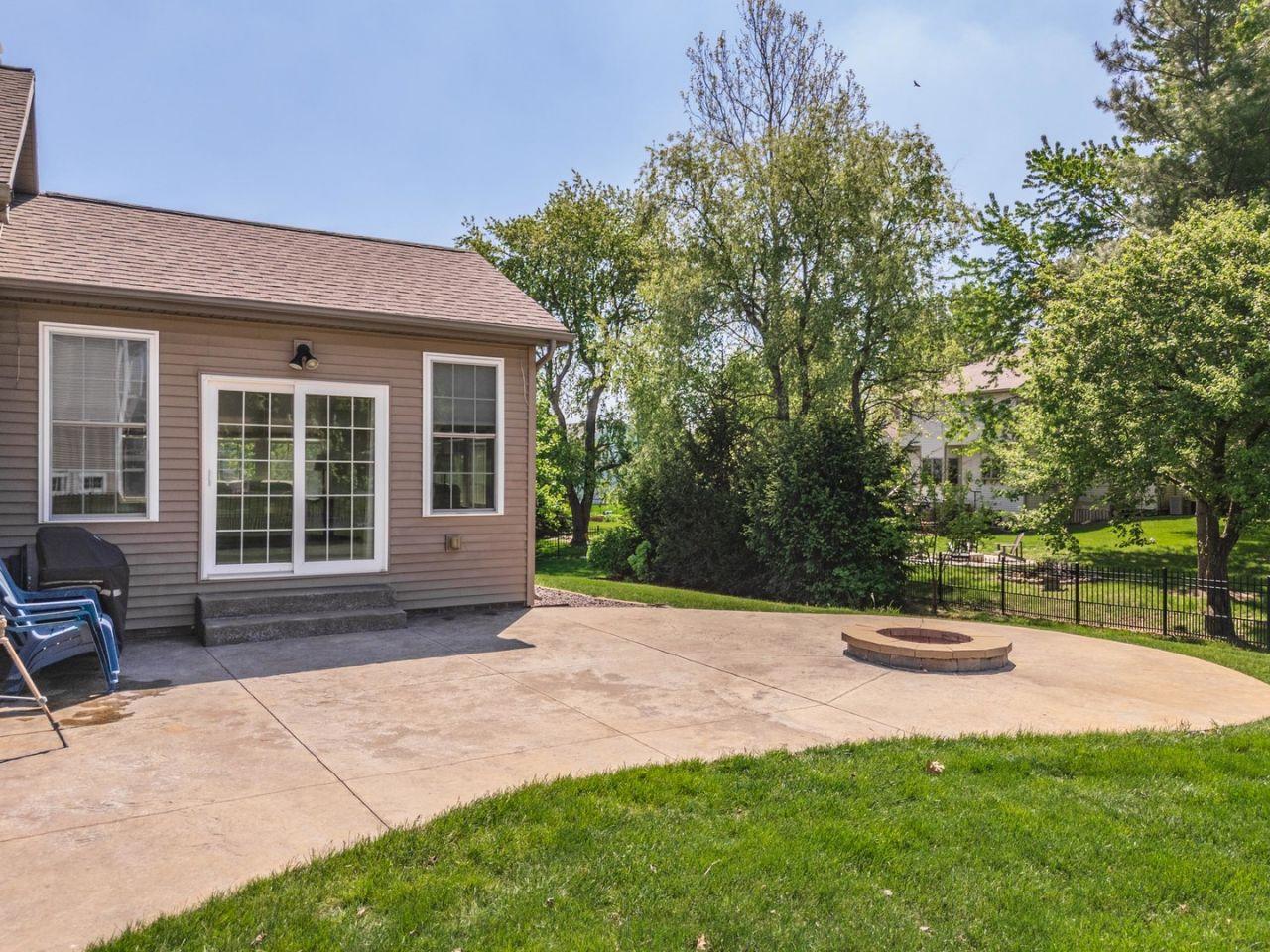 Bloomington, Illinois, 61705, United States, 5 Bedrooms Bedrooms, ,5 BathroomsBathrooms,Residential,For Sale,1817687