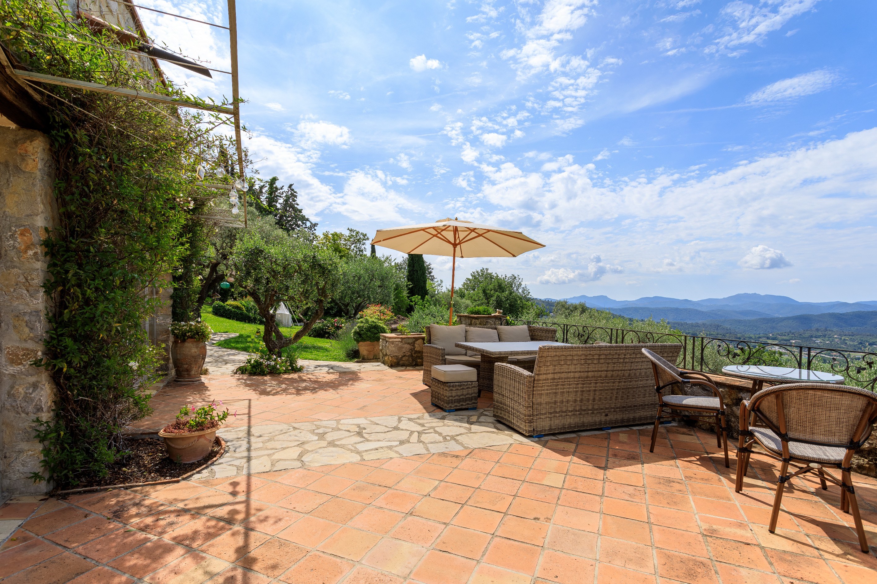  Elegant Provencal villa with panoramic view and guest house in Montauroux - 物件實景