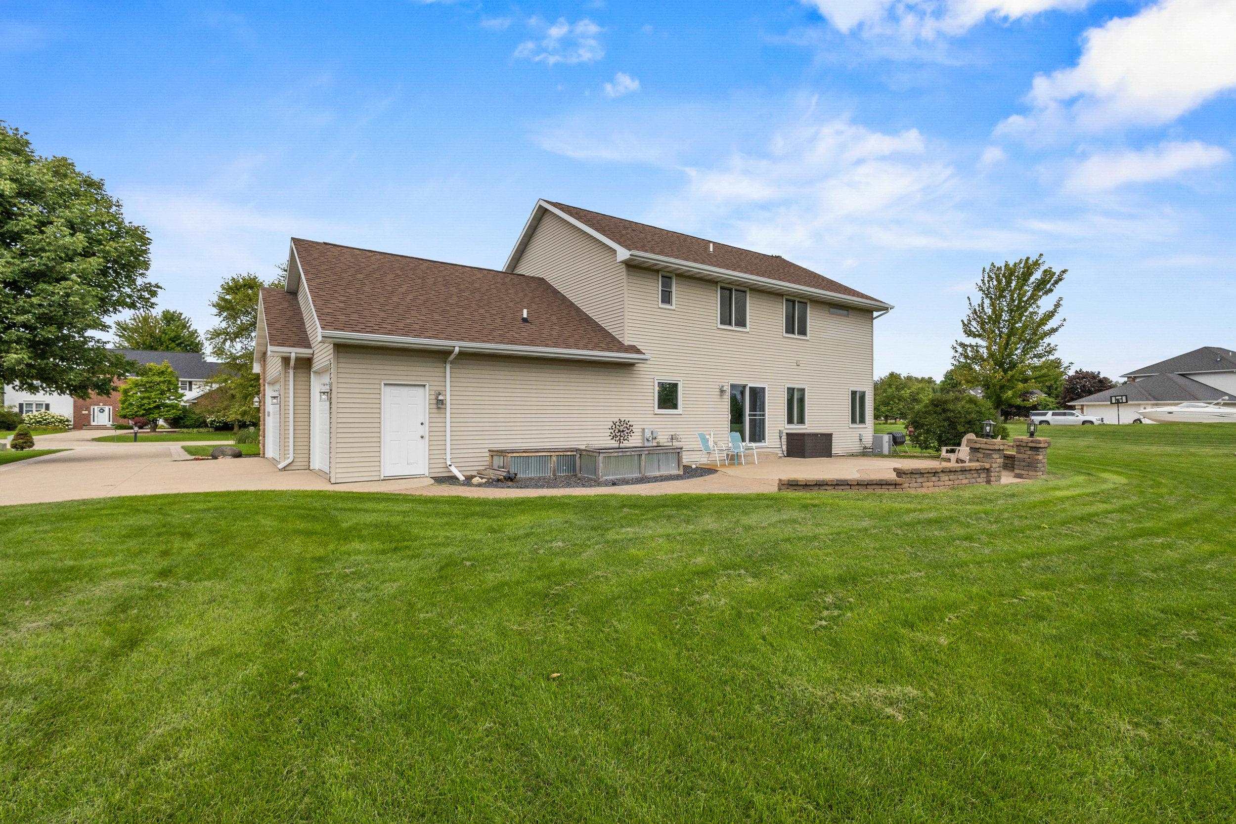 Neenah, Wisconsin, 54956, United States, 4 Bedrooms Bedrooms, ,4 BathroomsBathrooms,Residential,For Sale,1930712