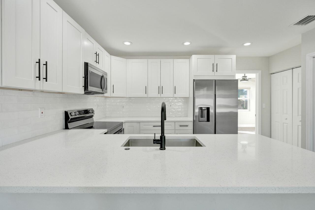 Lake Worth Beach, Florida, 33460, United States, 3 Bedrooms Bedrooms, ,2 BathroomsBathrooms,Residential,For Sale,1992911