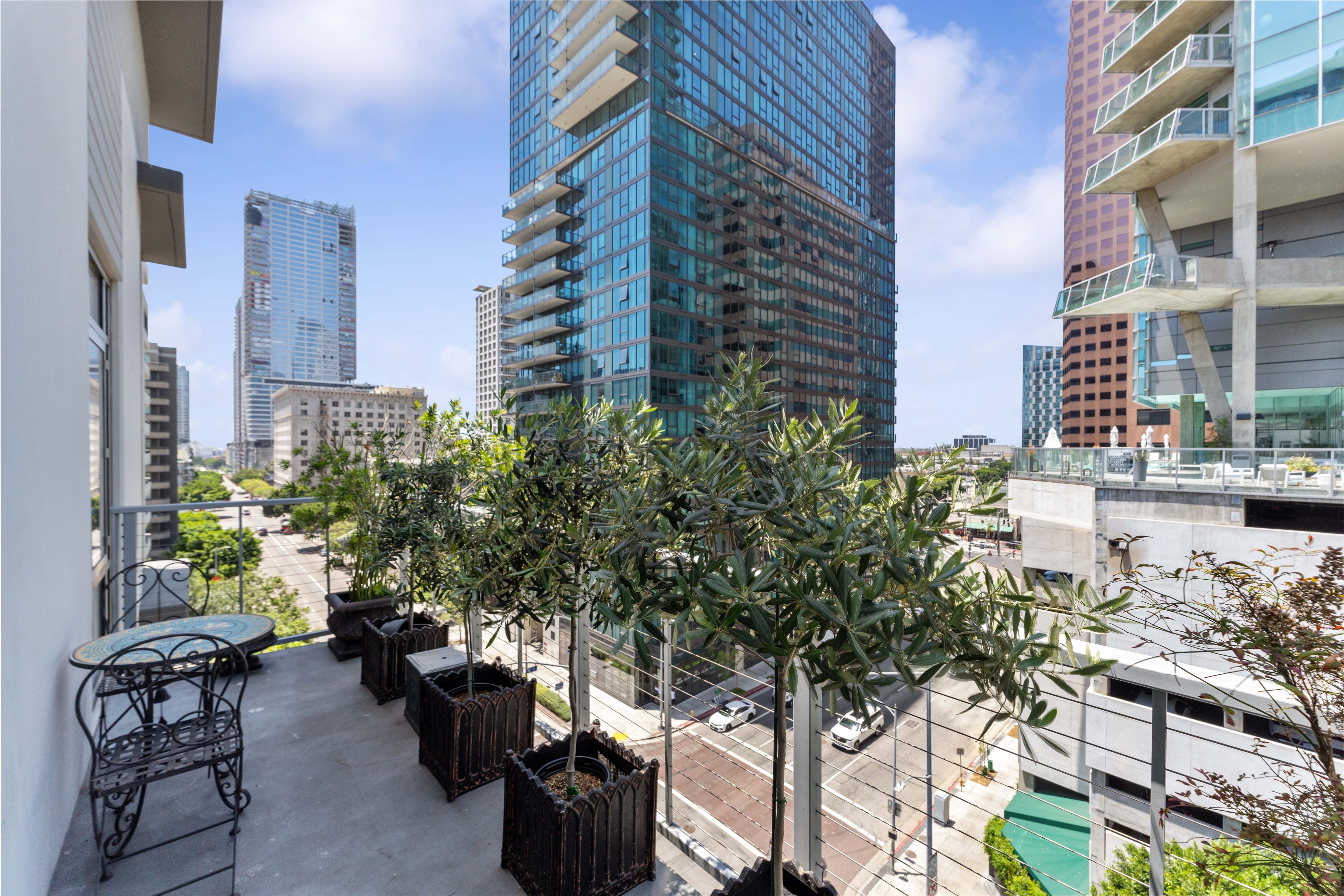 Los Angeles, California, 90015, United States, 2 Bedrooms Bedrooms, ,2 BathroomsBathrooms,Residential,For Sale,1879277