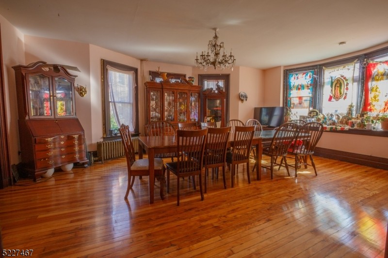 North Plainfield Boro, New Jersey, 07060-4601, United States, 5 Bedrooms Bedrooms, ,4 BathroomsBathrooms,Residential,For Sale,1935146