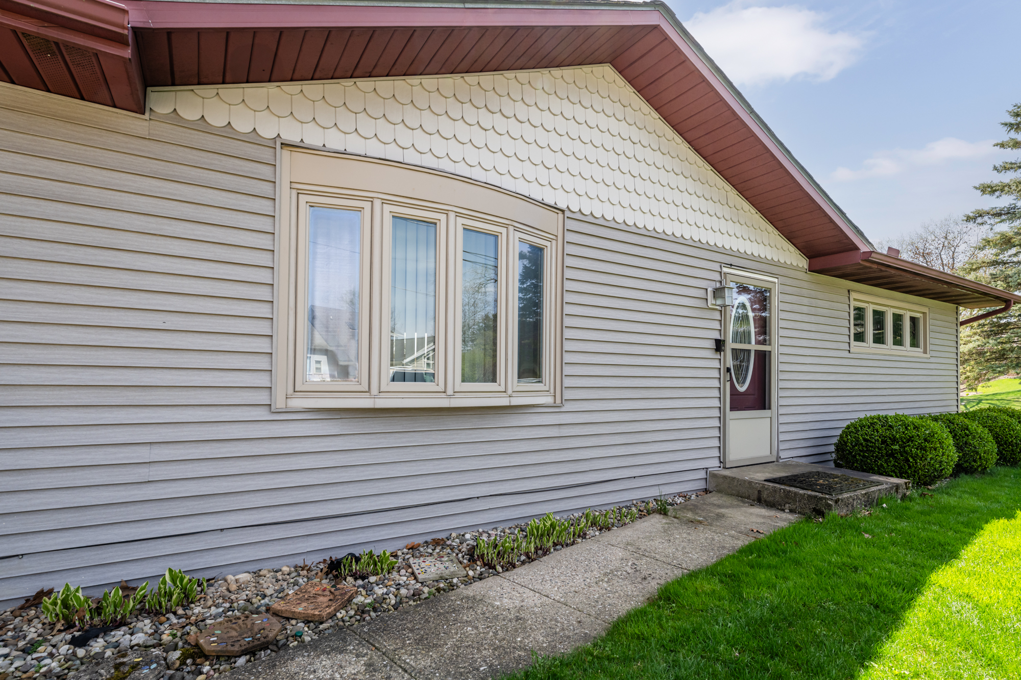 Coloma, Michigan, 49038, United States, 3 Bedrooms Bedrooms, ,2 BathroomsBathrooms,Residential,For Sale,1787347