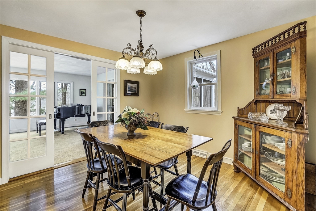 Wayland, Massachusetts, 01778, United States, 3 Bedrooms Bedrooms, ,2 BathroomsBathrooms,Residential,For Sale,1847393