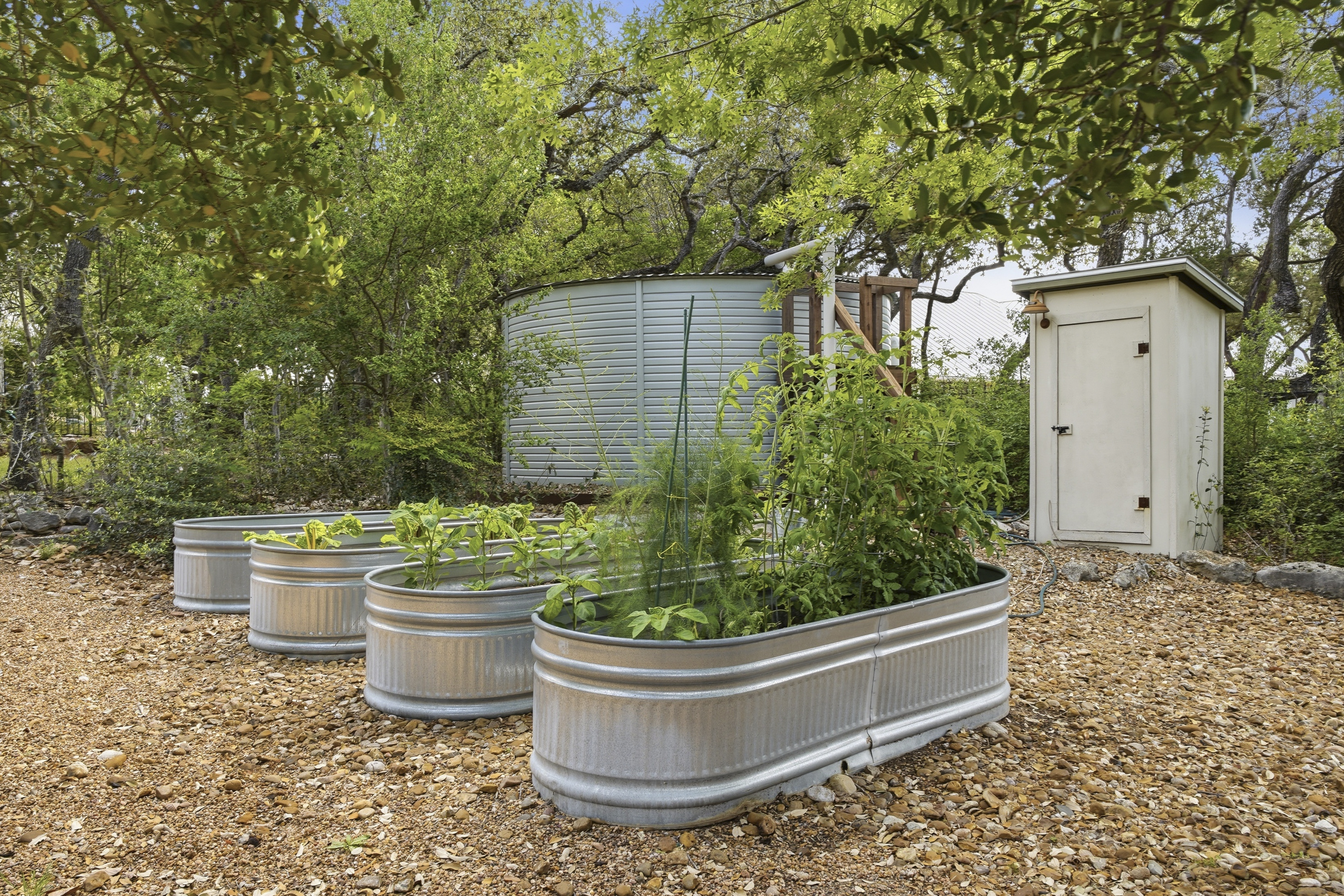  Custom-Designed Home on a 1-Acre - 物件實景
