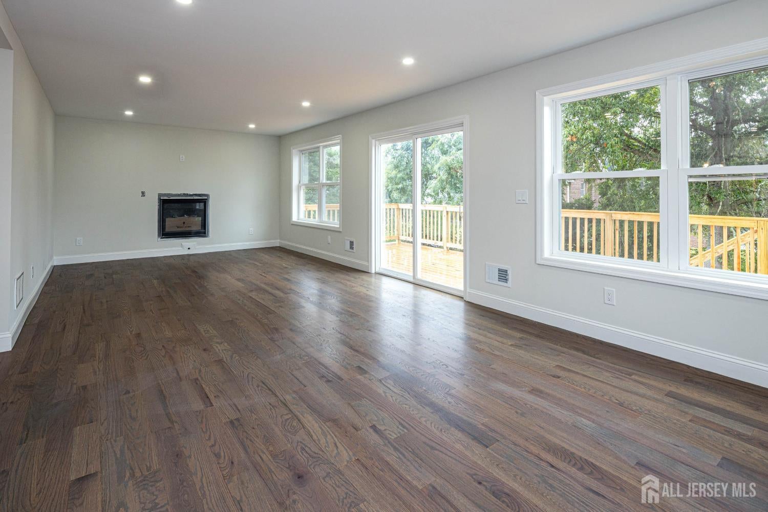 Sayreville, New Jersey, 08872, United States, 4 Bedrooms Bedrooms, ,3 BathroomsBathrooms,Residential,For Sale,1973681