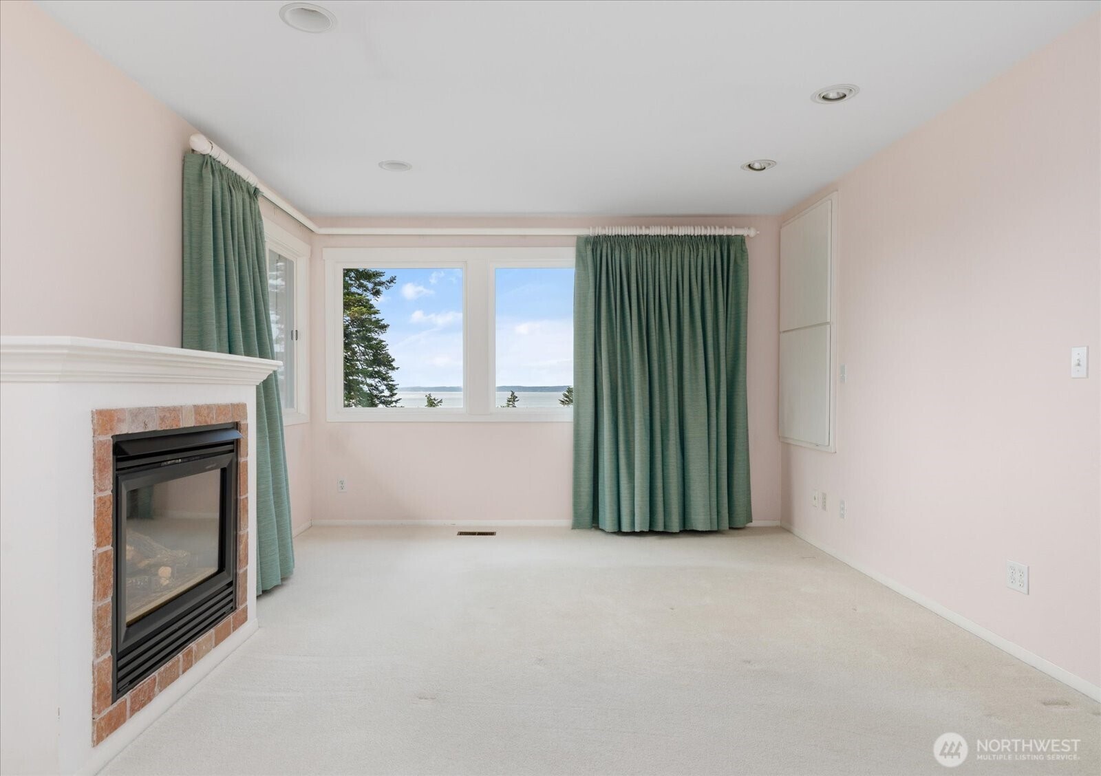 Oak Harbor, Washington, 98277, United States, 3 Bedrooms Bedrooms, ,1 BathroomBathrooms,Residential,For Sale,1868219