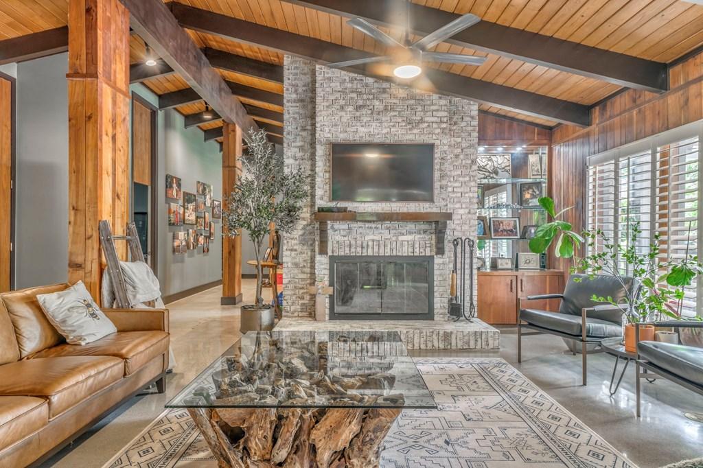 DALTON, Georgia, 30720, United States, 4 Bedrooms Bedrooms, ,5 BathroomsBathrooms,Residential,For Sale,1804321