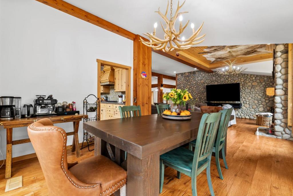 Salinas, California, 93907, United States, 3 Bedrooms Bedrooms, ,4 BathroomsBathrooms,Residential,For Sale,1974769