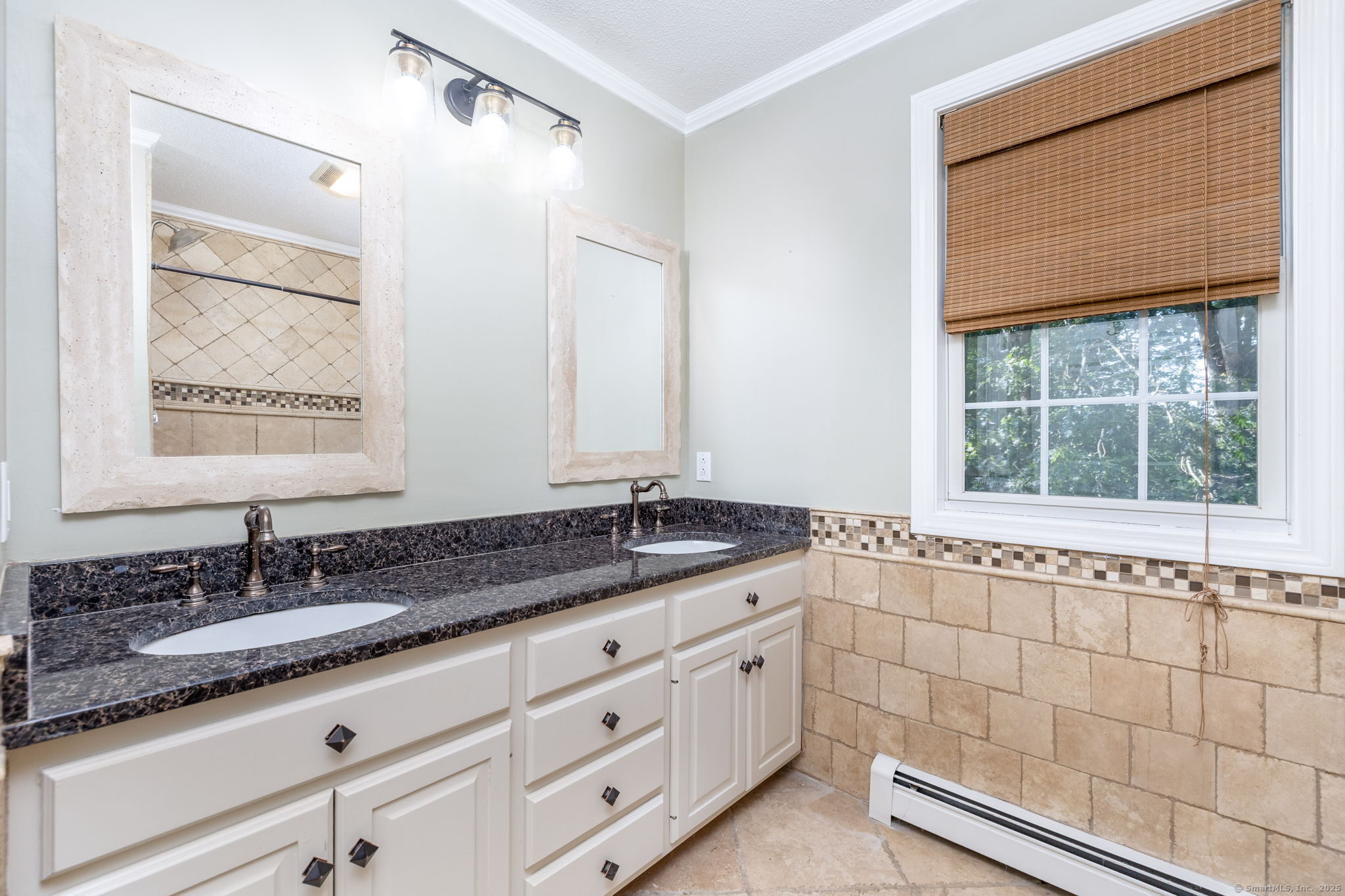 Manchester, Connecticut, 06040, United States, 3 Bedrooms Bedrooms, ,3 BathroomsBathrooms,Residential,For Sale,1917264