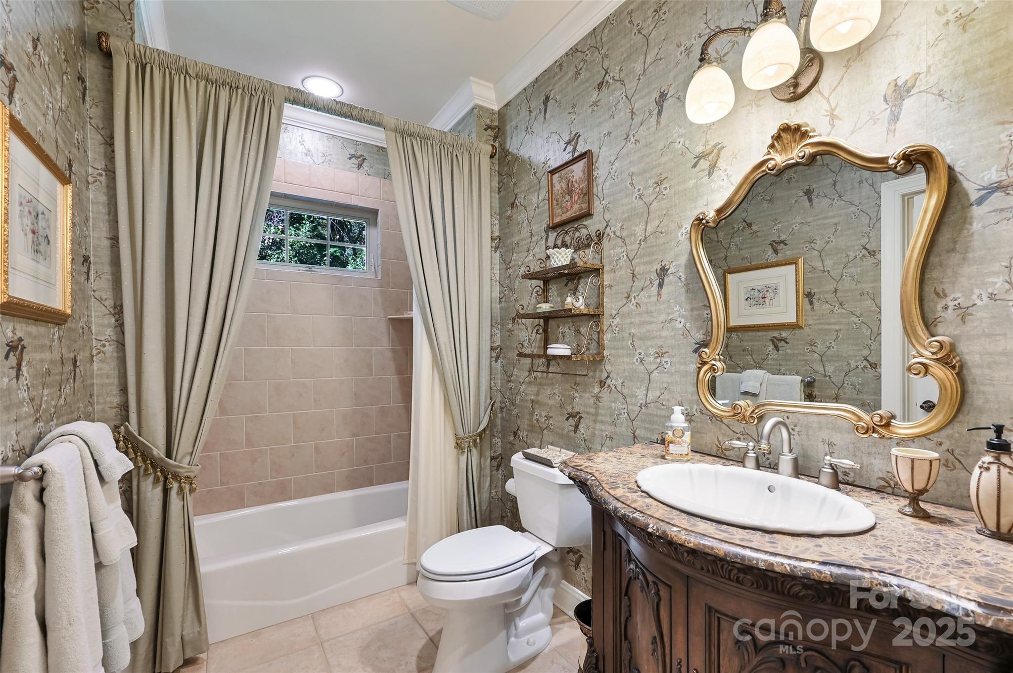 Hendersonville, North Carolina, 28739, United States, 4 Bedrooms Bedrooms, ,3 BathroomsBathrooms,Residential,For Sale,1992050