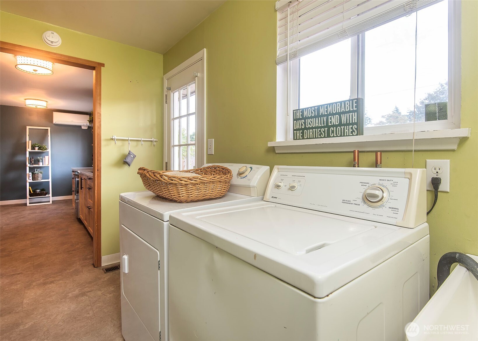 Shoreline, Washington, 98155, United States, 3 Bedrooms Bedrooms, ,1 BathroomBathrooms,Residential,For Sale,1961575