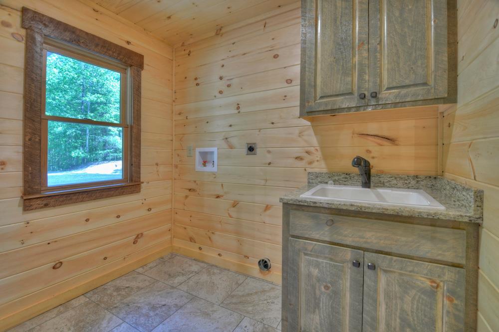 Mineral Bluff, Georgia, 30559, United States, 4 Bedrooms Bedrooms, ,4 BathroomsBathrooms,Residential,For Sale,1871299