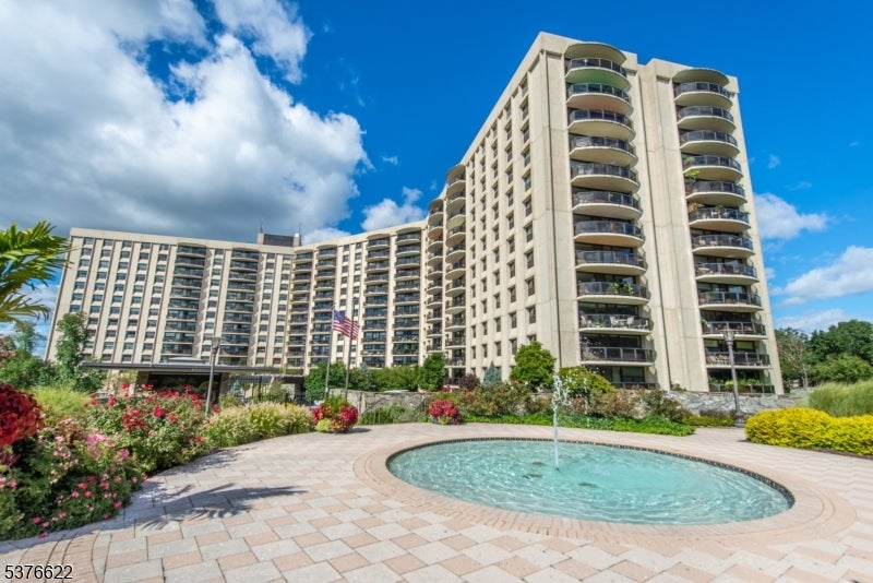 Verona Twp., New Jersey, 07044, United States, 2 Bedrooms Bedrooms, ,2 BathroomsBathrooms,Residential,For Sale,1976257