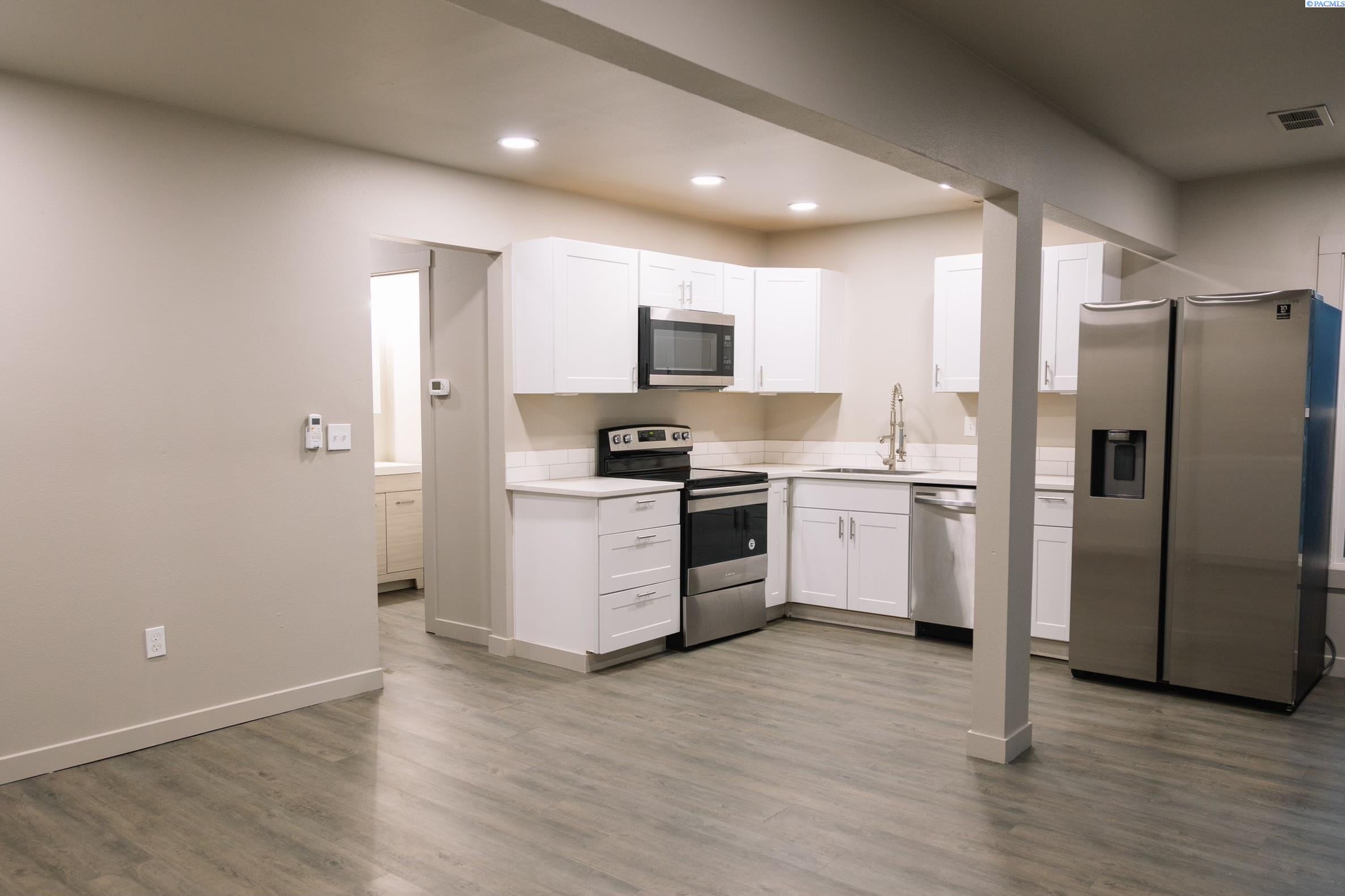Kennewick, Washington, 99337, United States, 7 Bedrooms Bedrooms, ,Residential,For Sale,1915835