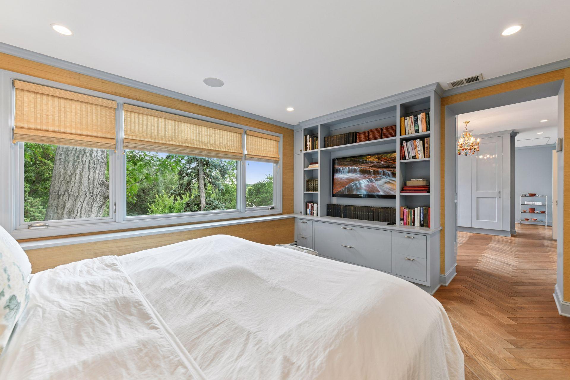 Minneapolis, Minnesota, 55405, United States, 5 Bedrooms Bedrooms, ,4 BathroomsBathrooms,Residential,For Sale,1989086