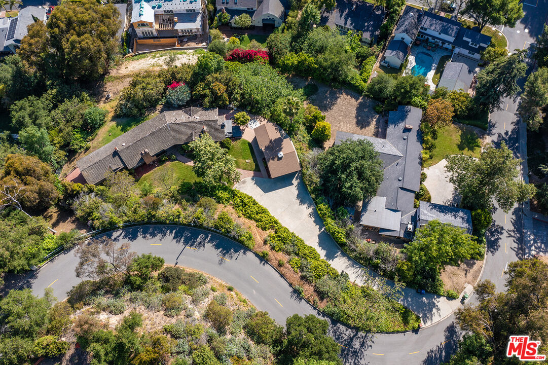 Los Angeles, California, 90049, United States, 2 Bedrooms Bedrooms, ,3 BathroomsBathrooms,Residential,For Sale,1819125