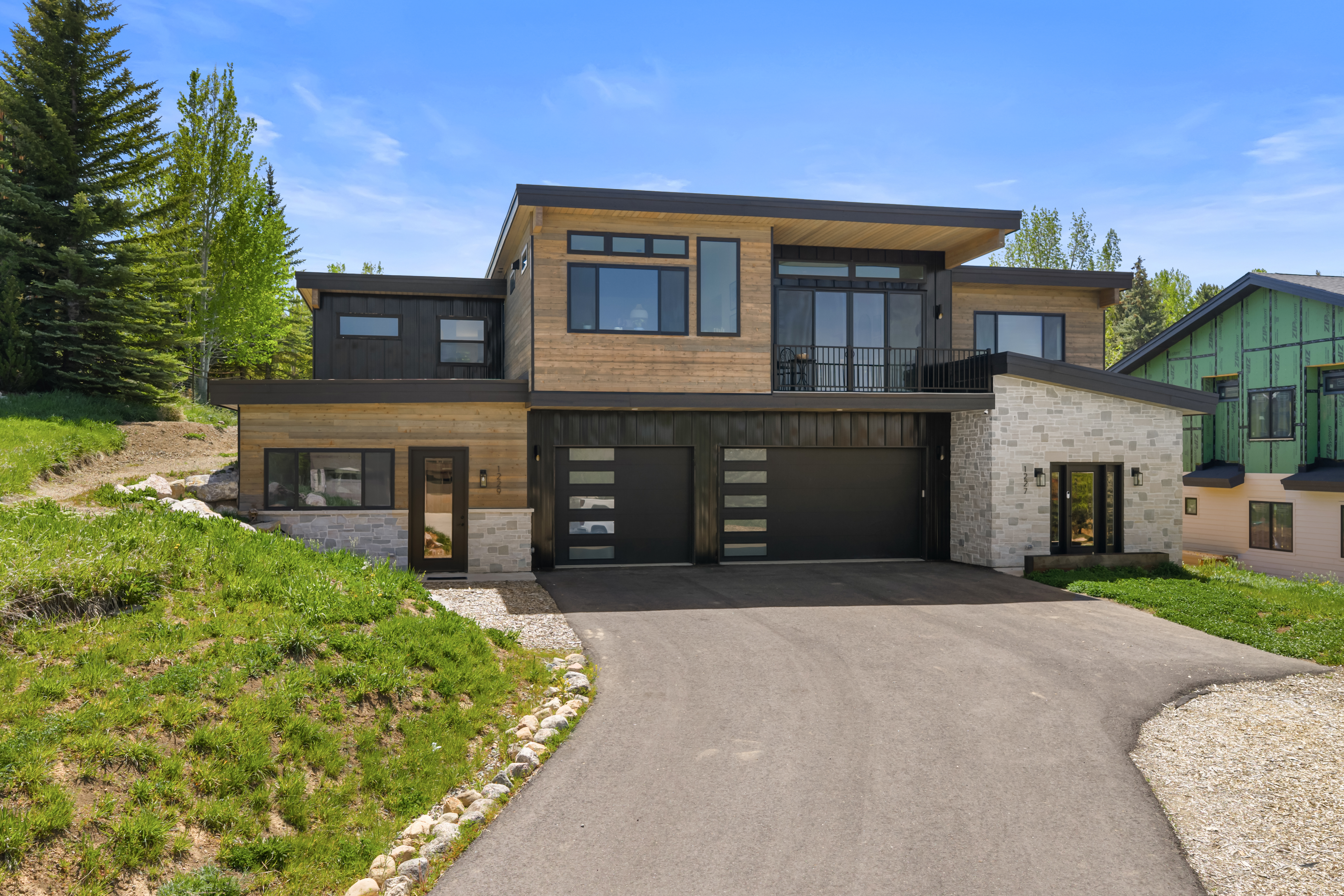  MODERN FISH CREEK AREA HOME - 物件實景