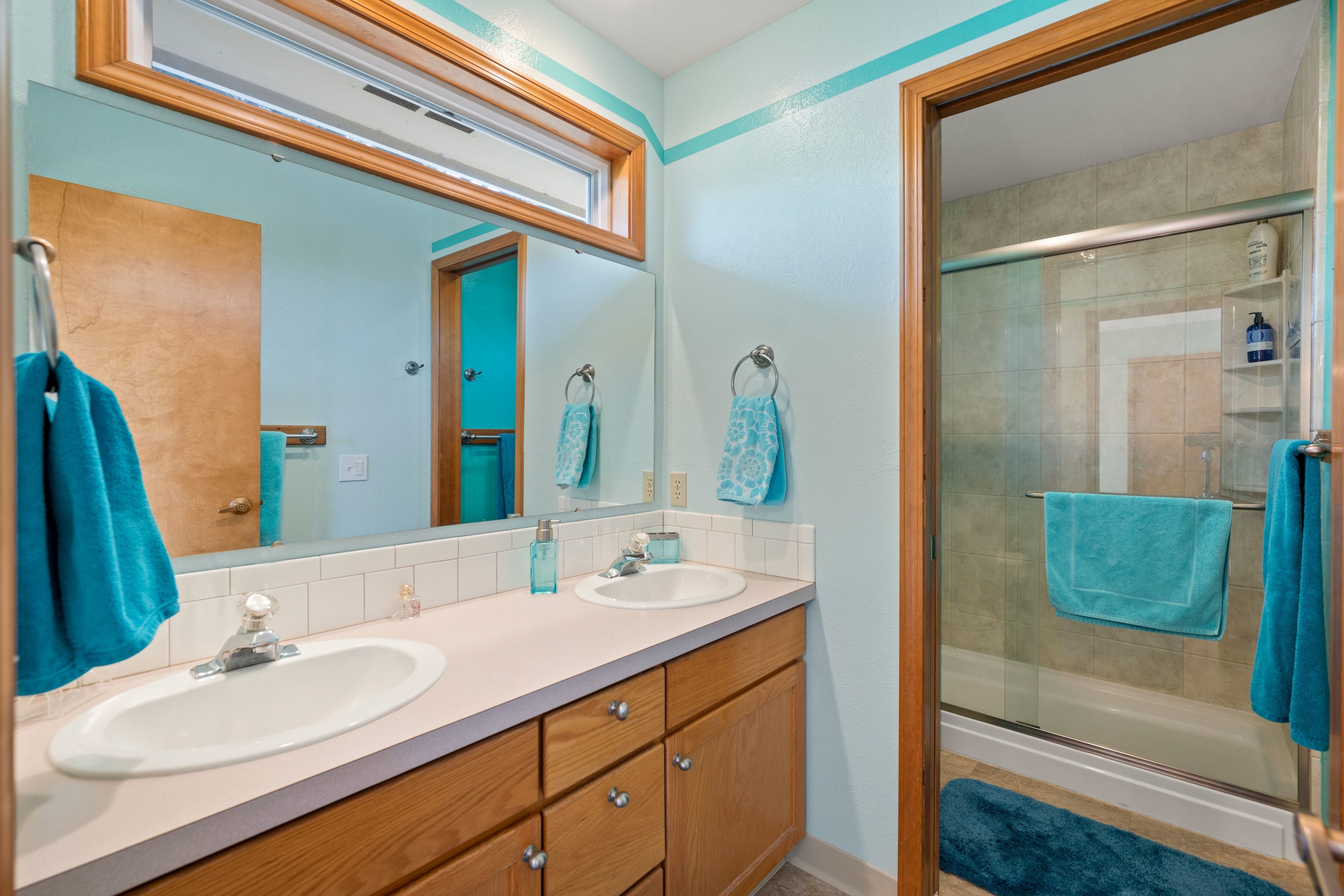  Timeless Mid-Century Design with Sunroom Living and Garden Oasis - 物件實景