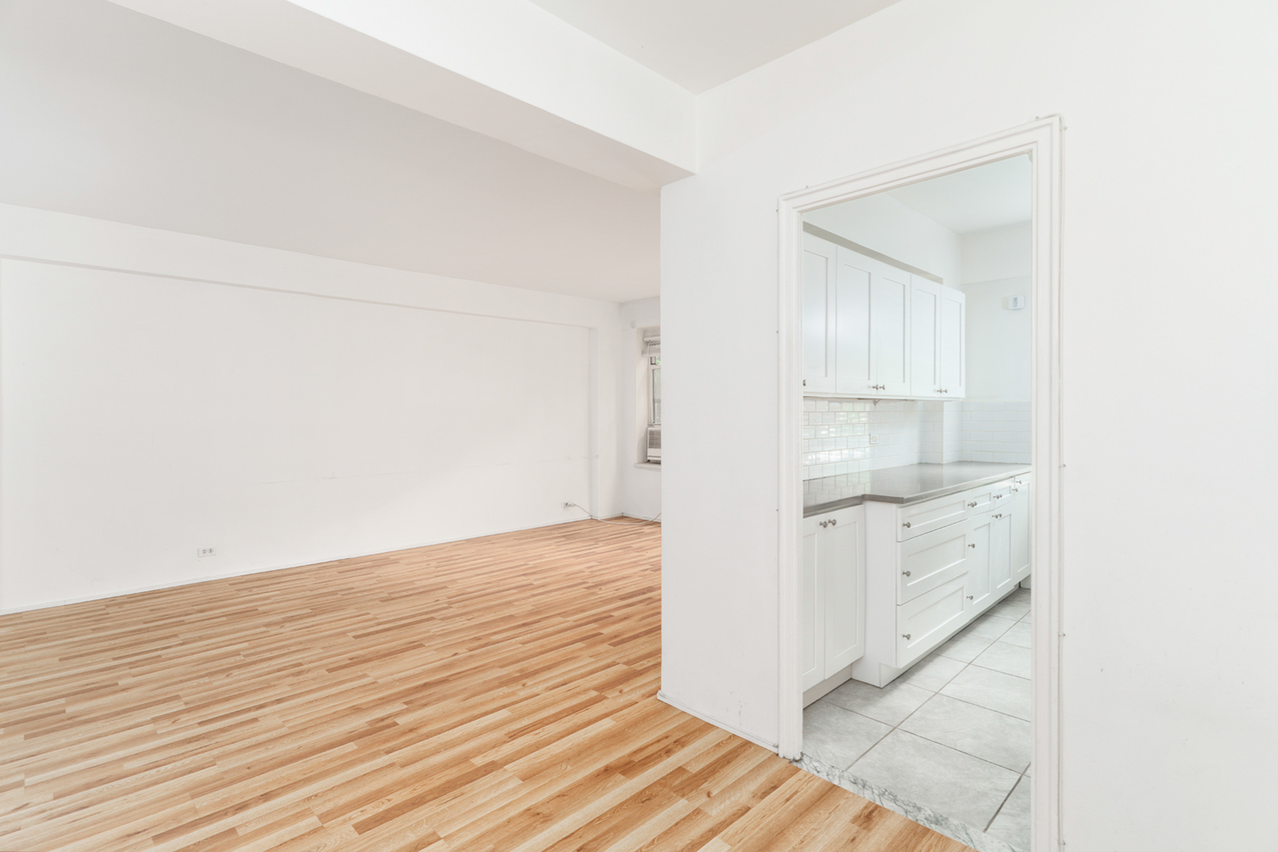  ?RENOVATED ONE BEDROOM ON THE GARDEN LEVEL? - 物件實景