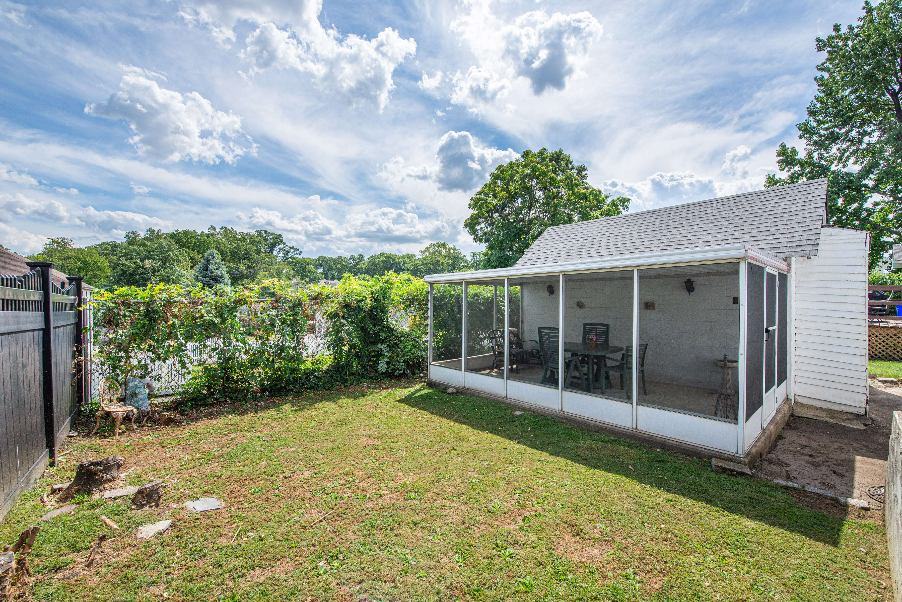 Nutley, New Jersey, 07110, United States, 3 Bedrooms Bedrooms, ,2 BathroomsBathrooms,Residential,For Sale,1935440
