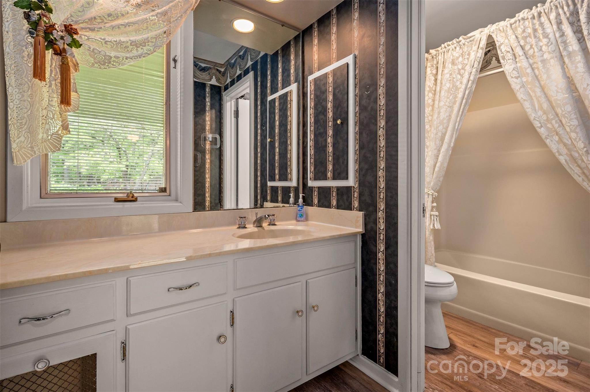 Tryon, North Carolina, 28782, United States, 3 Bedrooms Bedrooms, ,3 BathroomsBathrooms,Residential,For Sale,1918152