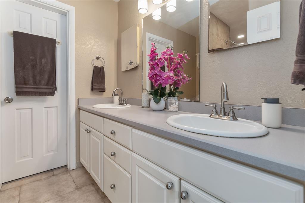 Winter Springs, Florida, 32708, United States, 4 Bedrooms Bedrooms, ,2 BathroomsBathrooms,Residential,For Sale,1968869