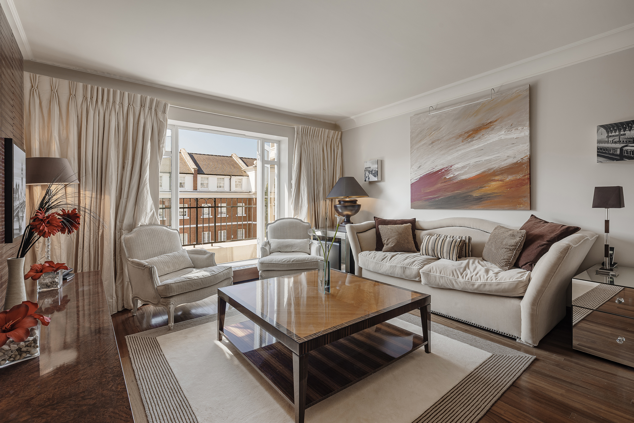  A Third-Floor Apartment with Two Balconies in a Sought-After Kensington Developm - 物件實景