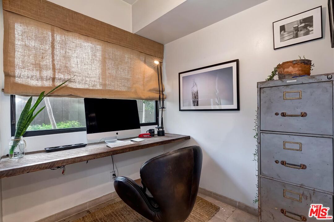 West Hollywood, California, 90069, United States, 2 Bedrooms Bedrooms, ,2 BathroomsBathrooms,Residential,For Sale,1819033