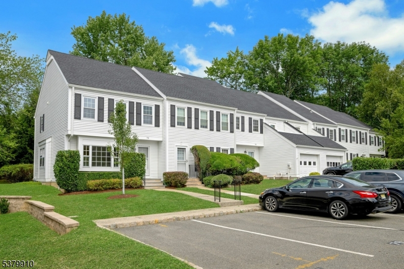 Mendham Boro, New Jersey, 07945, United States, 2 Bedrooms Bedrooms, ,3 BathroomsBathrooms,Residential,For Sale,1926186