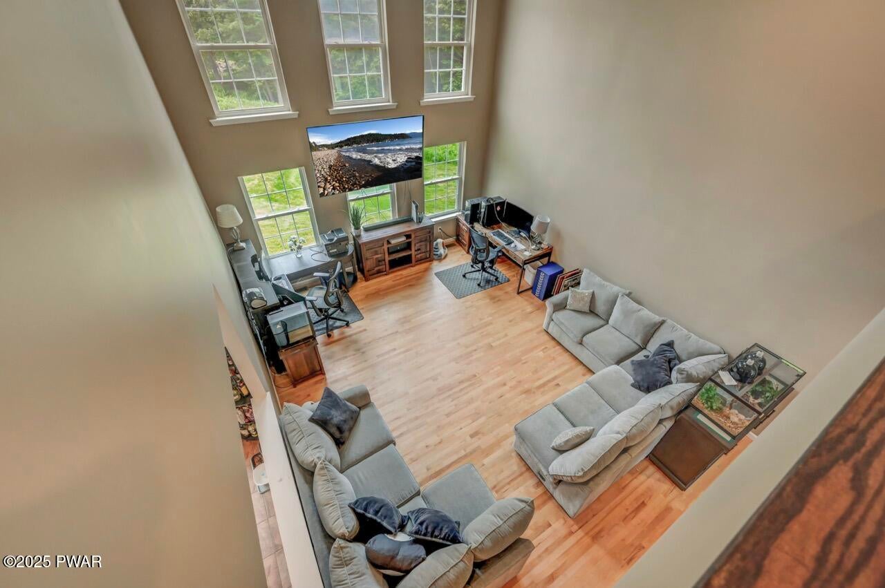 Honesdale, Pennsylvania, 18431, United States, 5 Bedrooms Bedrooms, ,4 BathroomsBathrooms,Residential,For Sale,1973688