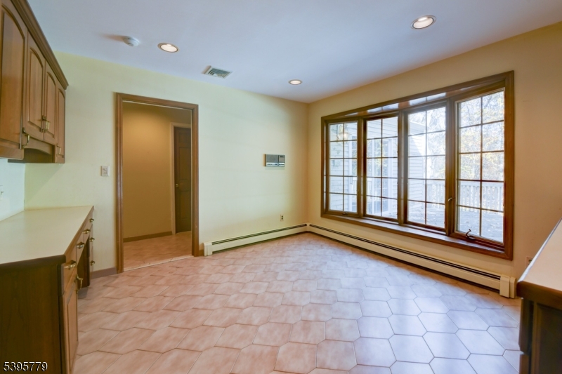 Kinnelon Boro, New Jersey, 07405, United States, 3 Bedrooms Bedrooms, ,3 BathroomsBathrooms,Residential,For Sale,1989629