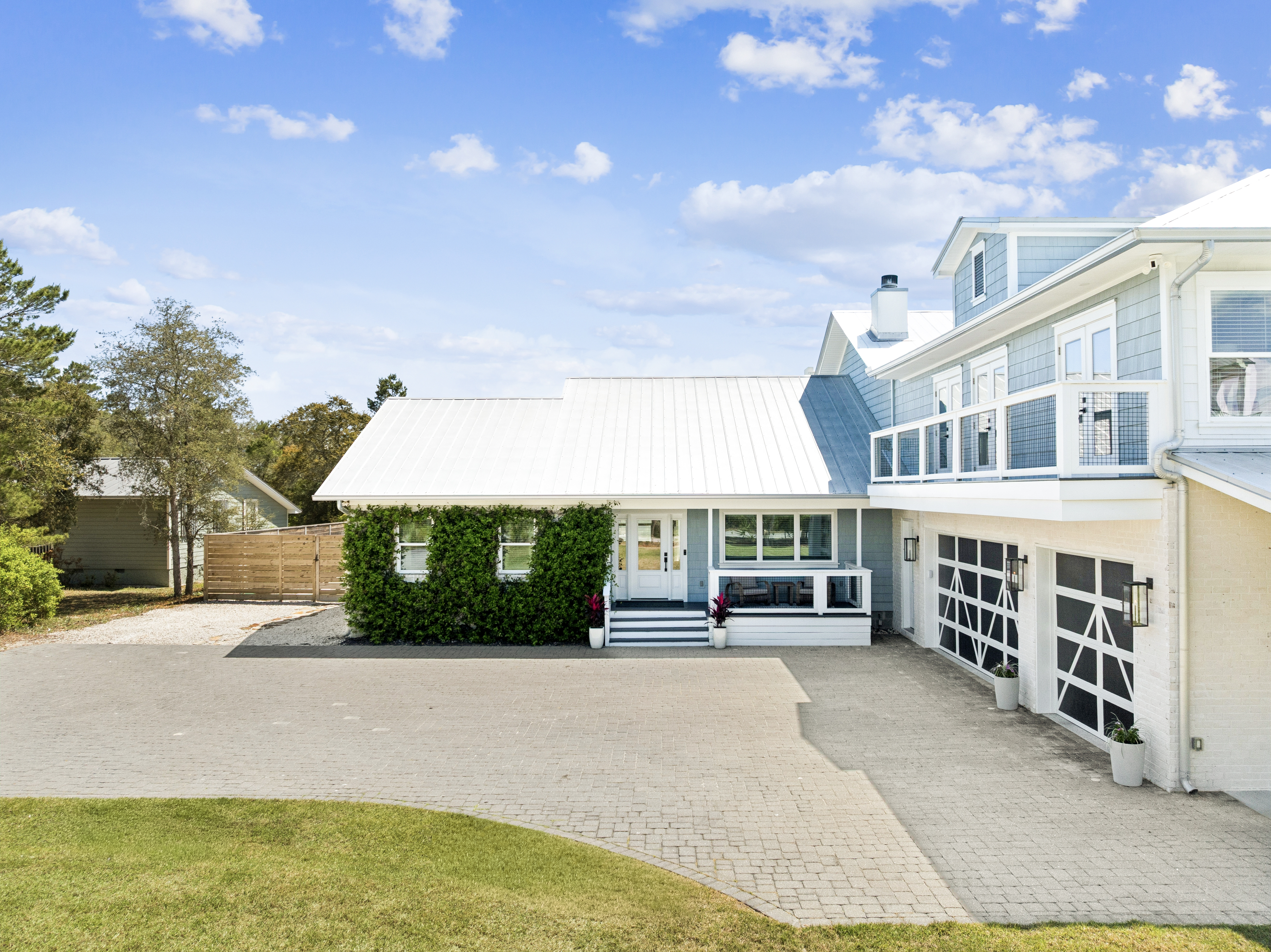  Completely Renovated Home On Half-Acre Lot Near Gulf Place - 物件實景